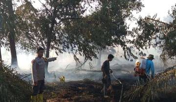 Respons Cepat Polsek Bungaraya Cegah Karhutla di Siak