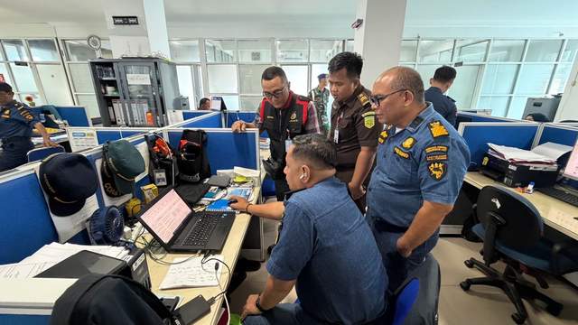 Kajati Kalbar Geledah dan Telusuri Terkait Ekspor Bouksit