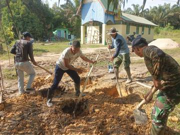 TMMD Imbangan Kodim 1209/Bky Bangun Pondasi Toren Air  