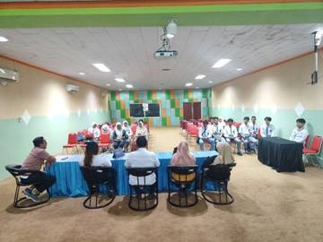 Siswa Shutterive SMAN 5 Pontianak Kunjungi RRI