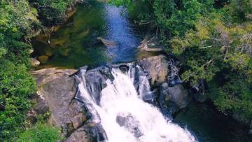 Menikmati Segarnya Air Terjun Entoba di Melawi