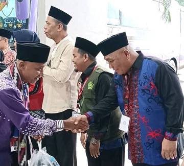 Kemenag Pontianak Sambut JCH Kloter 26 di Embarkasi 