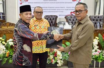 Seluruh Fraksi DPRD Kabupaten Ketapang Sepakati Dua Raperda 