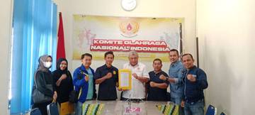 KONI Kota Pontianak Salurkan Dana Pembinaan Cabor 2025