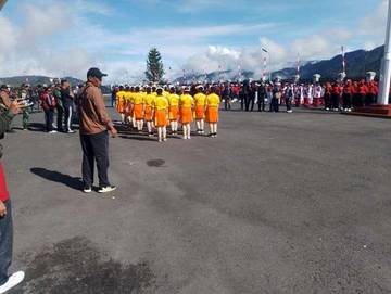Kopasgat Semarakkan Kemerdekaan Bersama Warga dan Pelajar