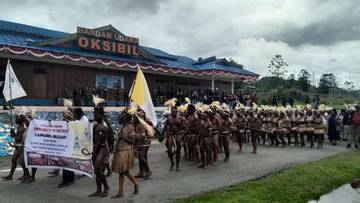 Satgas Korpasgat Jaga Penyambutan Uskup di Bandara Oksibil