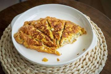 Martabak Mie Kornet Keju: Camilan Praktis dan Lezat