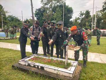 Satgas Korpasgat Ikuti Ziarah di TMP Boven Digoel