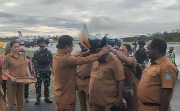 Sinergitas Satgas Korpasgat-Pemda Kawal Kedatangan Inspektur Papua Pegunungan