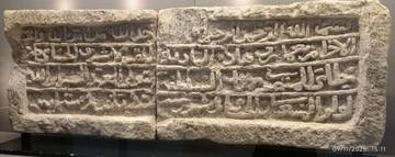 Jejak Abadi Kaligrafi, Pesan Suci di Batu Kuno