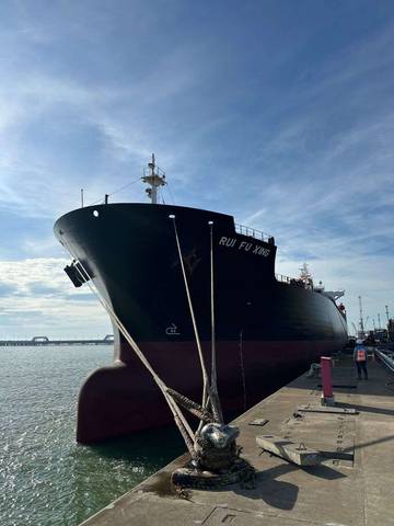 Pelindo Sukses Layani Ekspor CPO PT  PBI-KRC