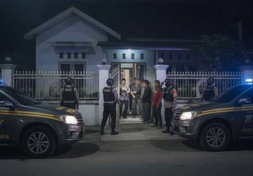 Penggerebekan Save House Ilegal TKI Desa Kapur Kubu