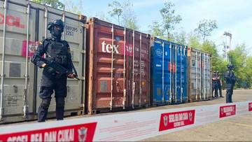 Bea Cukai Kalbar Amankan Empat Kontainer Rotan Ilegal