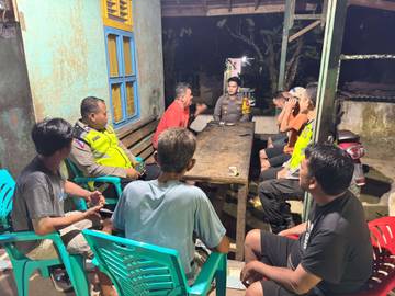 Kapolsek Sandai Sambang Tokoh Adat Dayak di Desa Sandai