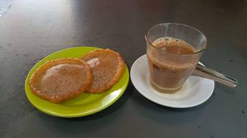 Jodoh Manis Kue Cucor dan Kopi Susu