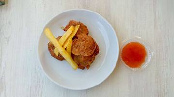 Sepiring Bakso Goreng dan Senyum Ramah Juwita