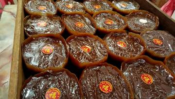 Harga Kue Keranjang Bertahan Meski Bahan Baku Naik