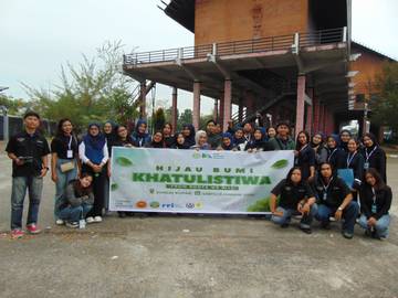 Anak Muda Pontianak Tanam 350 Bibit Mangrove