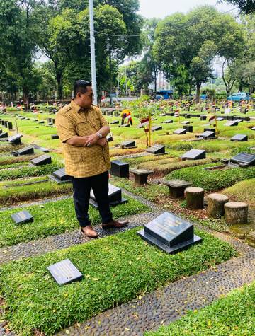 Menziarahi Pusara Dubes Pertama Perempuan Indonesia 