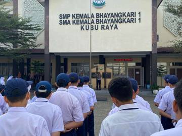 Satlantas Polres Kubu Raya Edukasi SMP Kemala Bhayangkari