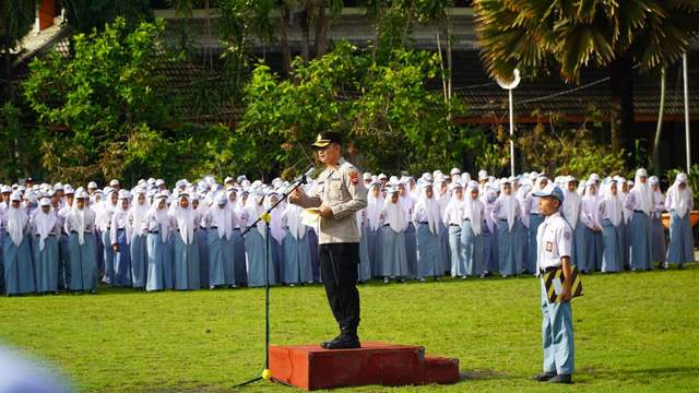 Polres Tegal Ajak Siswa SMKN 1 Adiwerna Tertib Berlalu Lintas 