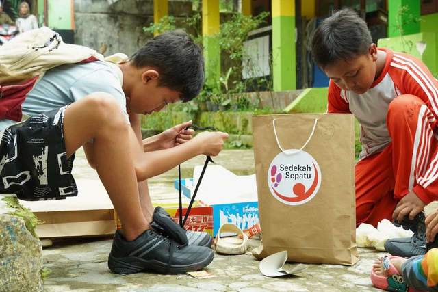 Sedekah Sepatu Berbagi di Pelosok Purbalingga