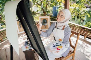 Berbagi Cerita Lewat Kerya Seni Menggambar
