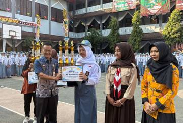 Juara Lomba Resensi Koleksi Perpusda Banjarnegara Terima Penghargaan 