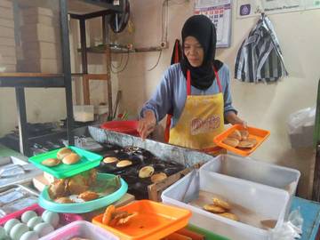 Kue Kamir, Jajan Tradisional yang Tetap Jadi Pilihan