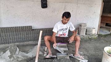 Pengrajin Paving Bertahan, Jaga Kualitas di Tengah Tantangan