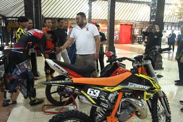 Wakil Bupati Lepas Kontingan Grasstrack GTX dan Roadrace