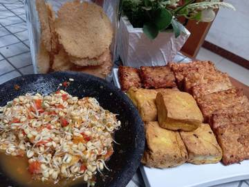 Sambal Tlenjeng: Pendamping Makanan yang Wajib Dicoba