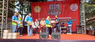 Olahraga dan Baksos  Mengakhiri  Reuni Akbar FH Unsoed