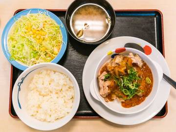Chicken Menchi Katsu dengan Kuah Kari Jepang