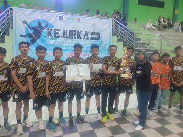 Team Putra SMPN 1 Adiwerna Juara Bola Tangan 