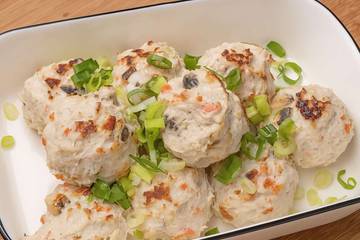 Kreasi Bakso Ayam Isi Mozzarella yang Menggugah Selera