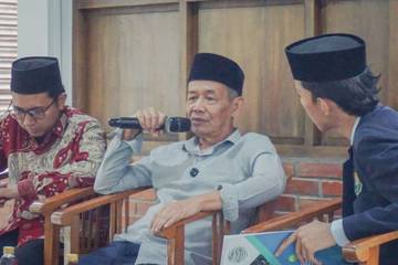 Santri Andalusia Kebasen Belajar Menulisn Kepada Ahmad Tohari