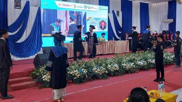 Momen Spesial Mahasiswa Program Beasiswa KTP, di-Wisuda UNIKMA