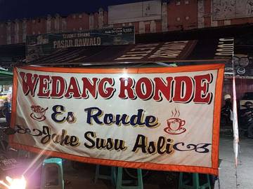 Warung Wedang Ronde Ramaikan Malam Pasar Rawalo