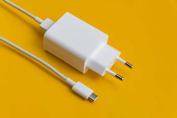 Original vs KW: Memilih Charger Ponsel yang Aman