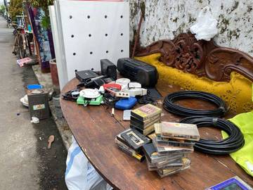 Pasar Loak Purwokerto Jadi Lokasi Berburu Barang Antik