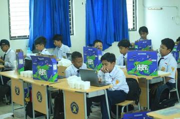 SMP-UMP Realisasikan Program "One Student One Laptop"