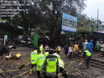 Banjir Bandang Kembali Terjang Kawasan Wisata Pancuran 13