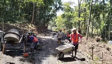Kemen PU Perbaiki Jalan Rusak Berat di Cilacap
