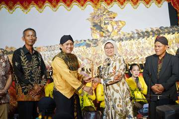 Wayang Kulit Selametan Desa Bulurejo Meriah Dihadiri Bupati