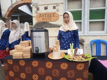 Sajian Teh Rempah Meriahkan Perlombaan Tanaman Obat