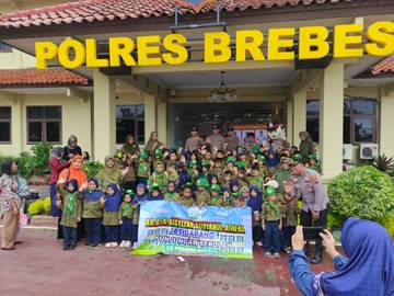 Kunjungan Edukatif TK Aisyiyah Jatibarang ke Polres Brebes