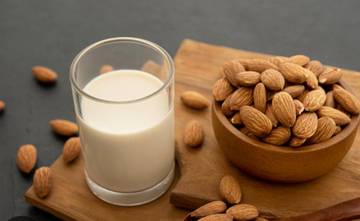 Susu Almond Homemade: Minuman Nabati Rendah Karbohidrat 