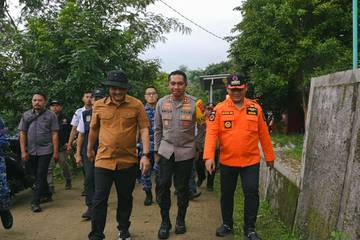 Gubernur Jateng Tinjau Tanah Bergerak Padasari