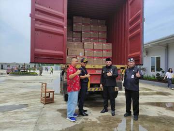 Ekspor Perdana Perusahaan Pembuatan Sepatu Di Kota Tegal